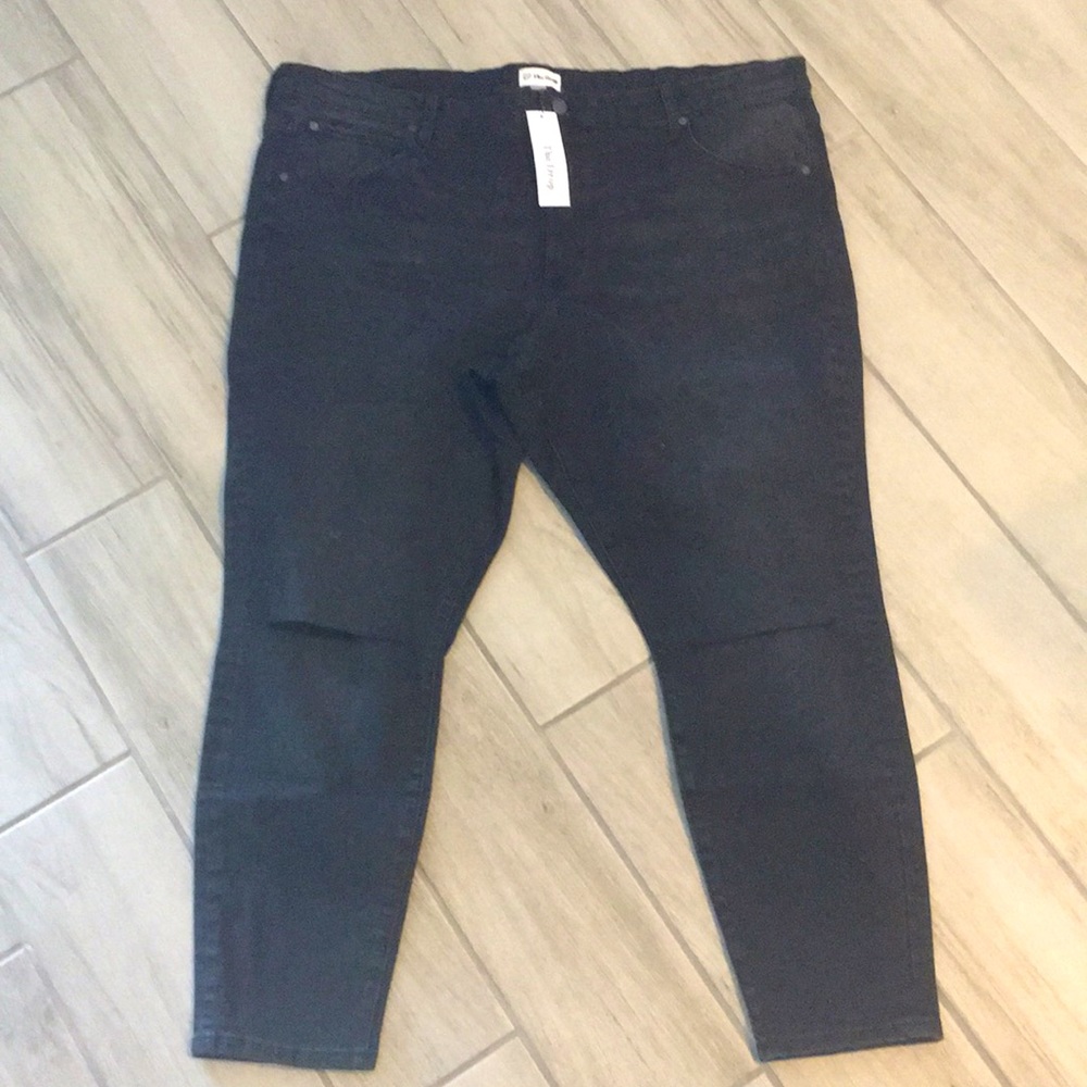 Selling brand new never worn jeans brand is the drop, size 36
